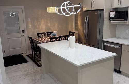 Saskatoon House | n5 minutes to park nhouse with deck BBQ custom fireplace neach Room sound proof