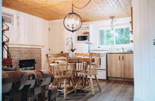 Frampton Ski Chalet | Nature Escape and Miller Zoo | Buddy Shack