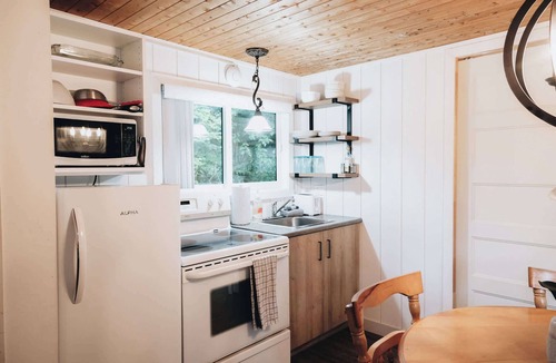 Frampton Ski Chalet | Nature Escape and Miller Zoo | Buddy Shack