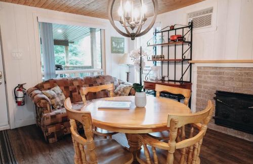 Frampton Ski Chalet | Nature Escape and Miller Zoo - Buddy Shack