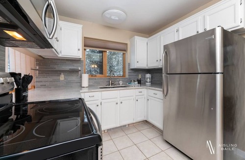 Radium Hot Springs Condo | Nature`s Serenity | Golfer`s Dream | Peaceful