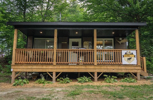 Frampton Ski Chalet | Nature & Wildlife Escape | Alfred Shack