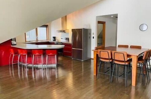 East Kootenay Apartment | Near Brewery/4 Bedrooms/2 Bathrooms/Stylish