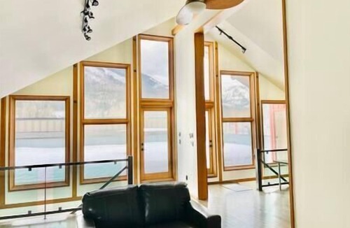 East Kootenay Apartment | Near Brewery/4 Bedrooms/2 Bathrooms/Stylish