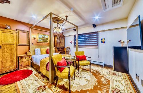 Knight House | Neocolonial Nouveau Kensington Vacation Home