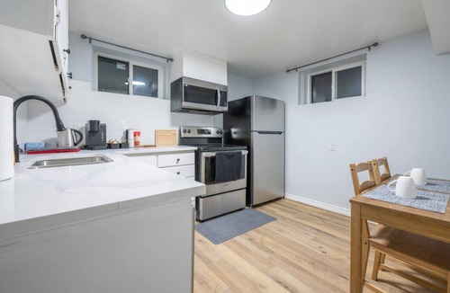 Highland Park House | New 2BR | Near YYC Airport & Downtown - 4408 – UP