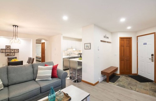 Village North Villa | NEW! 2BR Townhouse: Private HotTub, Free Parking