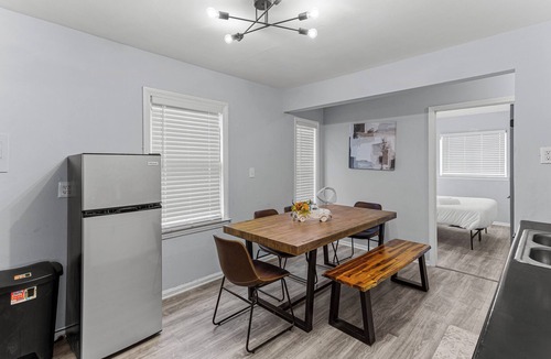 Ecorse House | NEW-5BD/Spacious Home w/Wi-Fi, Pool-Table, & more!