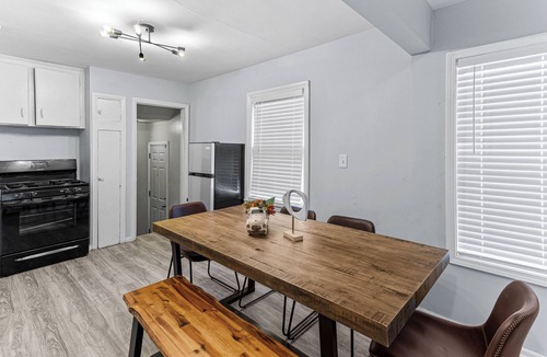 Ecorse House | NEW-5BD/Spacious Home w/Wi-Fi, Pool-Table, & more!