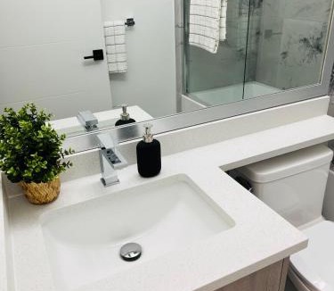 Surrey Apartment | New and Modern 1 bedroom suite near beach