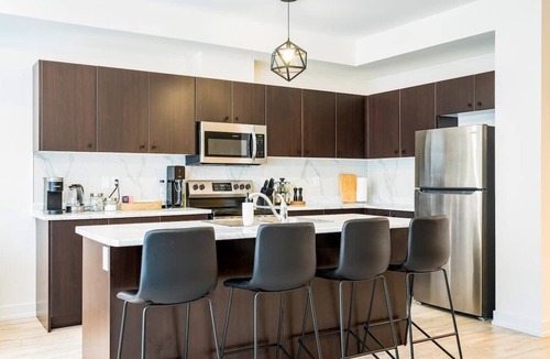 The Blue Mountains House | New Cozy home walk Village/Shuttle Bus/Pool Table