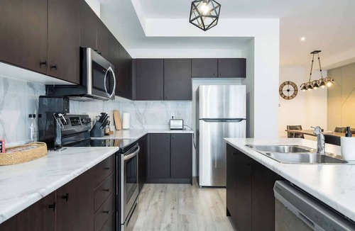 The Blue Mountains House | New Cozy home walk Village/Shuttle Bus/Pool Table