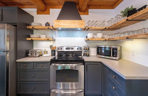 Labelle Ski Chalet | NEW! Grand Timber Chalet - Hot Tub & Billiard