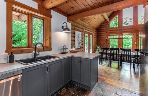 Labelle Ski Chalet | NEW! Grand Timber Chalet - Hot Tub & Billiard