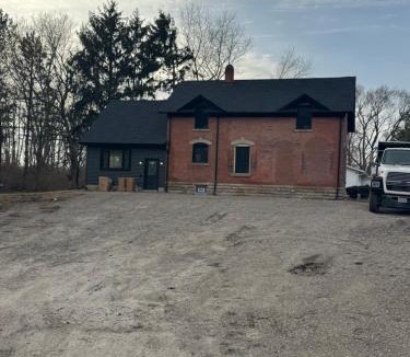 Huron House | New Group Space - Sleeps 20! Near Sports Center