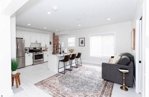 Sandusky Condo | NEW! Inn at Fulton Units 2 & 3