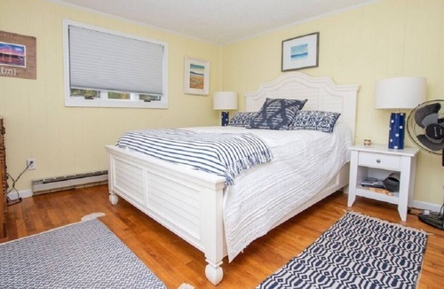 Town of Jerusalem Cottage | New Lakefront Listing! Lakefront cottage on sought after East Bluff