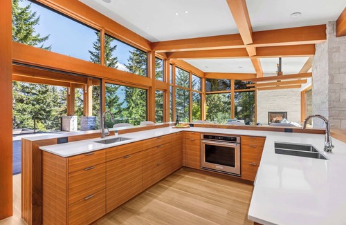 Blueberry Hill House | New luxury chalet with hot tub & media