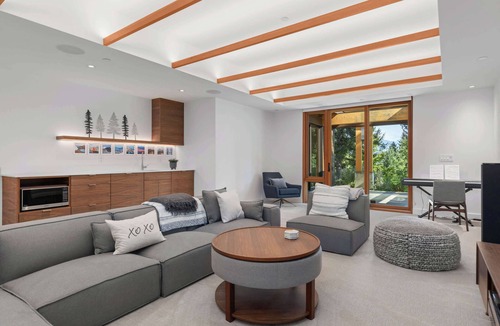 Blueberry Hill House | New luxury chalet with hot tub & media