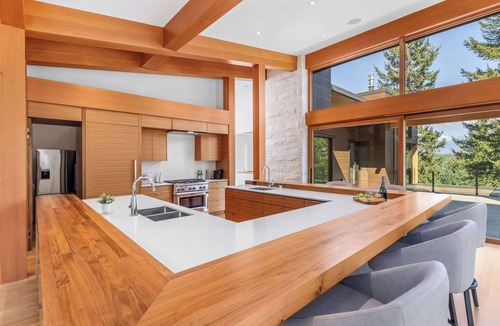 Blueberry Hill House | New luxury chalet with hot tub & media