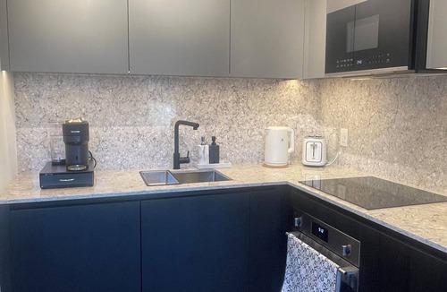 Bayview Village Condo | New modern 1BR suite condo near Bayview Village