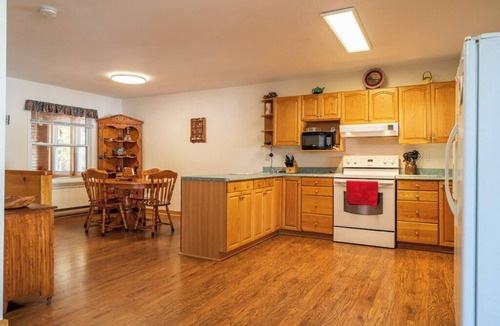 North Frontenac Cottage | NEW! Nature Lover's Retreat- Family friendly cottage on Malcolm Lake