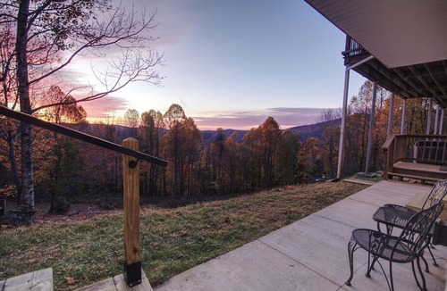 Seven Devils House | New - Sleeps 25, Beautiful Mtn. Views, Sunrises, Game Room