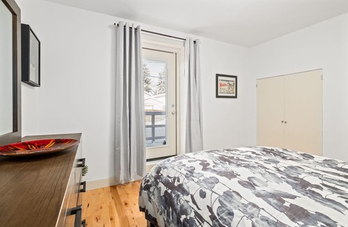 Saskatoon House | New SPACIOUS 2-Bedroom House w/Fireplace + BBQ :)