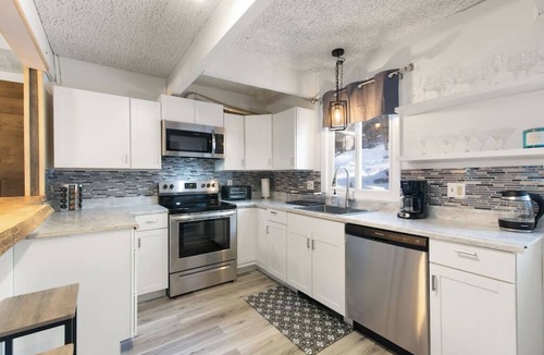 Stratton Mountain Condo | New! Vermont Getaway! Stratton - close to skiing!