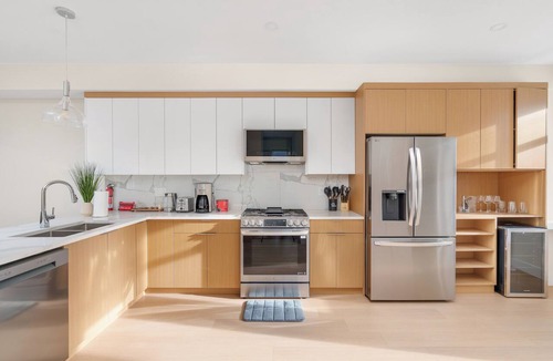 Willoughby House | Newly Built 3BR Townhome - Rooftop Patio & Garage