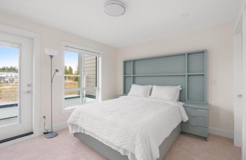 Willoughby House | Newly Built 3BR Townhome - Rooftop Patio and Garage