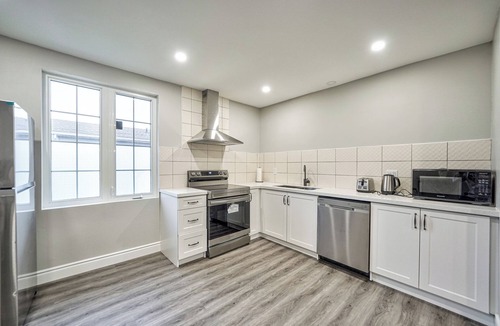 Niagara Falls House | Newly Relax Inn Walk to Falls