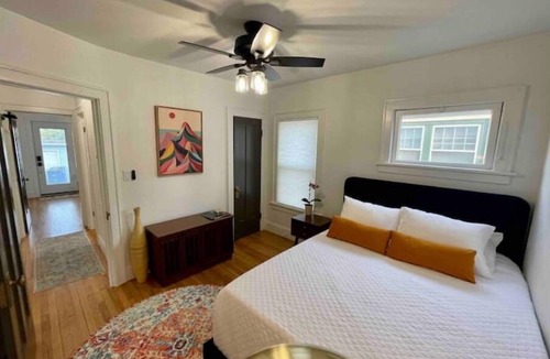 Kamm's Corners Apartment | Newly remodeled - Close to airport - 3br, 1 ba