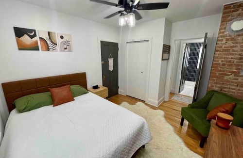 Kamm's Corners Apartment | Newly remodeled - Close to airport - 3br, 1 ba