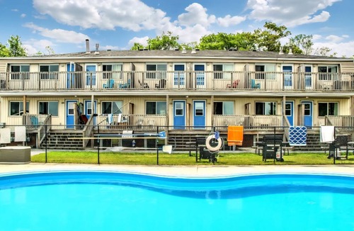 Wasaga Beach Condo | Newly Renovated Beach Condo with Salt Water Pool Right on Wasaga Beach