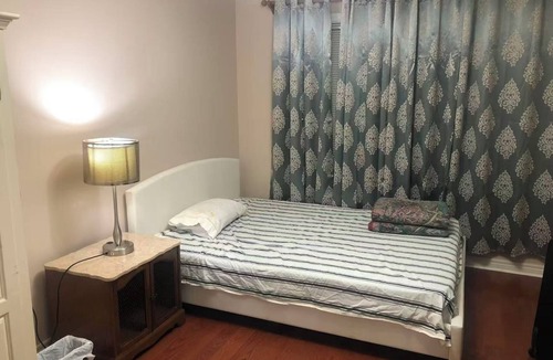 Vaughan House | Newly Renovated Bright Suite in Quiet Neighborhood, Convenient