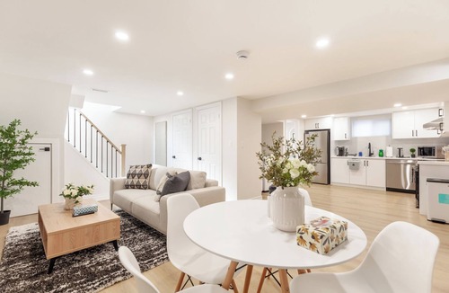 Richmond Hill House | Newly Renovated 2-bedroom Lower Level Suite