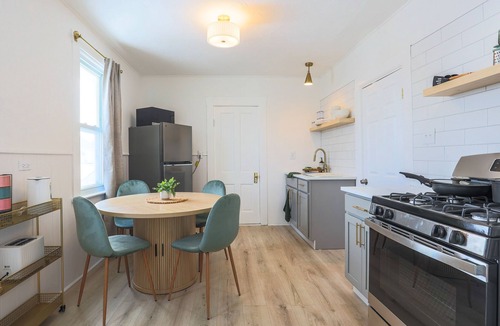 Cleveland Apartment | Newly Updated, Stylish Unit Close to the Lake&Hospitals