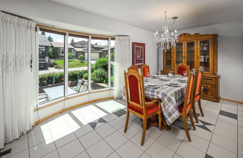 Northwest Calgary House | Nice 5 Beds Double Garage Fully Fence Yard Close to Stempede 10 mins to DT