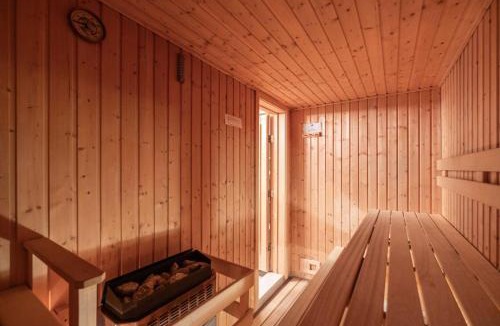 Blueberry Hill Ski Chalet | Nighthawk Lane by Outpost Whistler