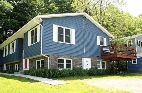 North East House | North East Lake House Apt #1
