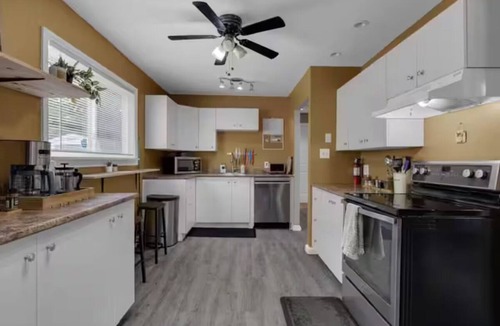 Saint John House | North End Nook - centrally located w/free parking