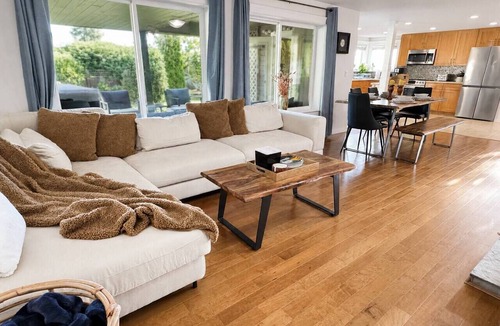 District of North Vancouver House | North Van Escape: 3BR | Hot Tub | Huge Backyard