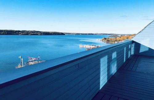 Yellowknife House | Northern Lights Watching from 2 BR House on Lake