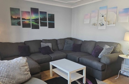 Winnipeg House | Northside Comfort 2 ! Pet Friendly Budget Rental Close to HSC and The Forks