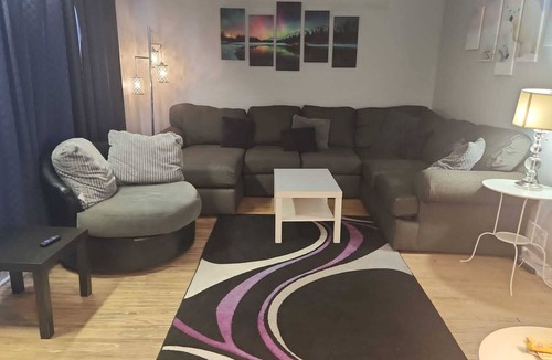 Winnipeg House | Northside Comfort 2 ! Pet Friendly Budget Rental Close to HSC and The Forks