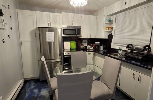Winnipeg House | Northside Comfort! Pet Friendly Budget Rental close to HSC and The Forks!