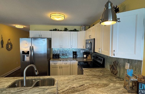 Put-in-Bay Condo | Nothing but Lake Views—Wow! | 10 ppl | C209