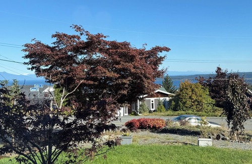 Regional District of Nanaimo House | Ocean & peak Retreat