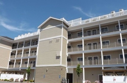 Hampton Condo | Oceanfront Condo with Private Sunrise Deck